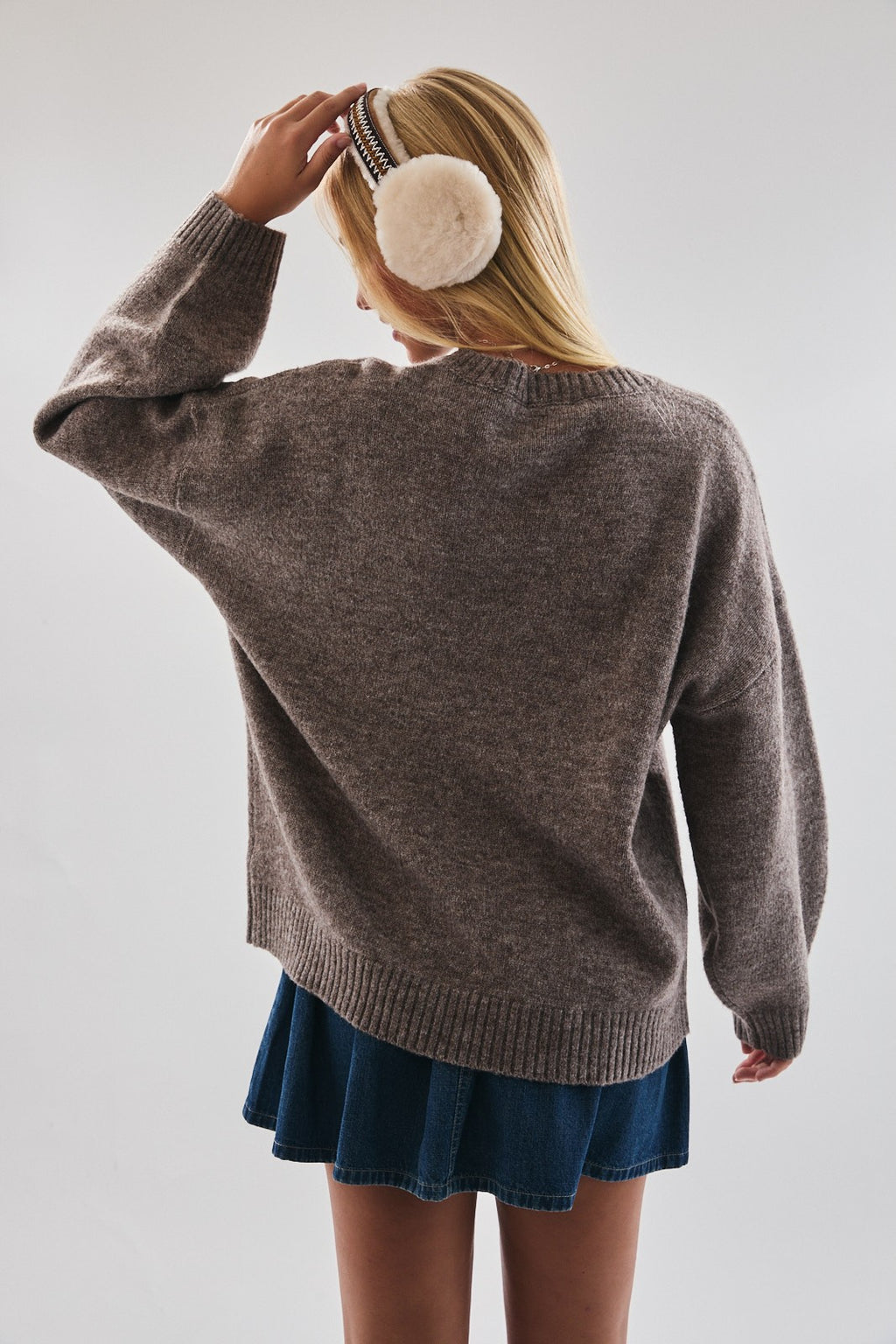 STORY BOOK V-NECK OVERSIZED SWEATER